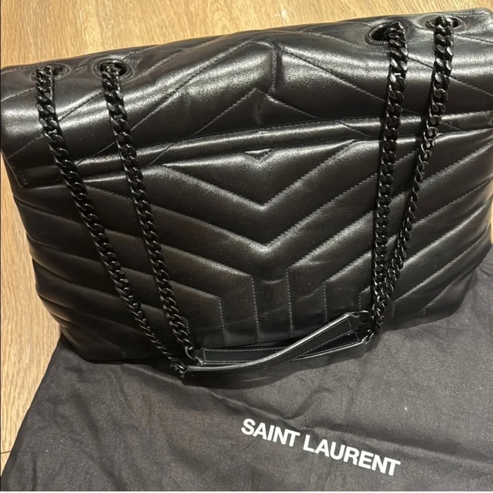 Loulou Medium Crossbody Bag - black on black - Picture 2 of 12